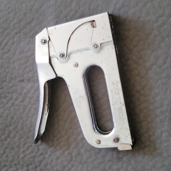 Arrow T50 Heavy Duty Staple Gun for Upholstery, Wood, Crafts, DIY - Picture 3 of 3